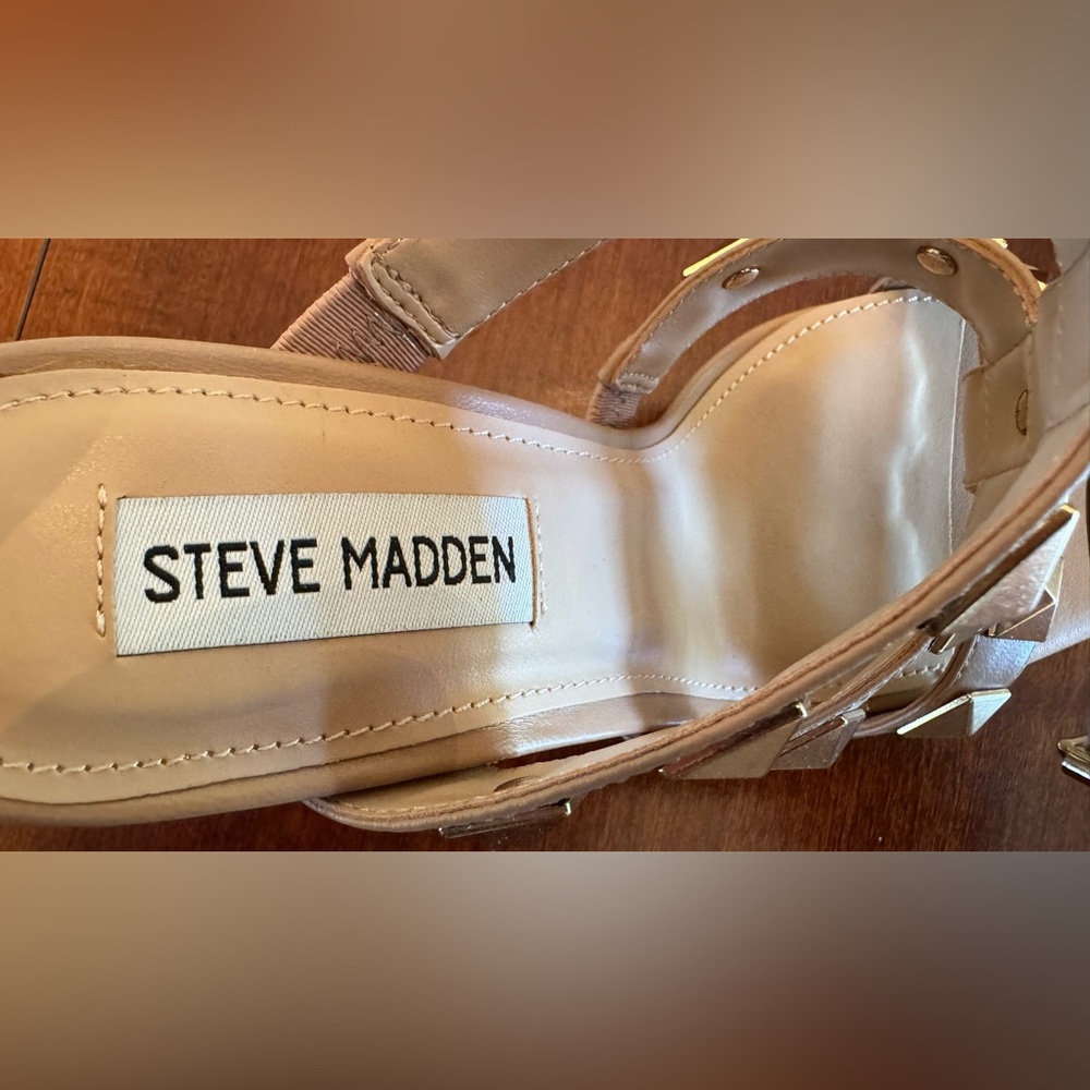 STEVE MADDEN
Capri stud-embellished heeled sandals
Size 6 - Picture 5 of 8
